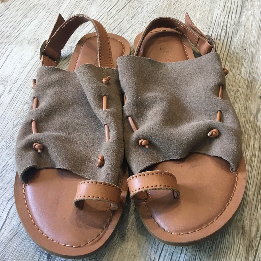 Free People look-a-like toe ring sandal leather